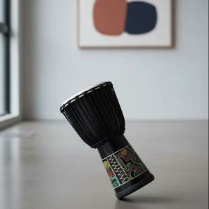 SOLOBEAT Djembé artisanal multicolore à points, fabriqué à la main, avec cordage noir, accordage artisanal, vente en gros mondiale, percussions, gongs, cymbales - Product Image 1