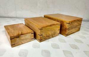 Urnas de cremación de madera de mango de lujo para cenizas humanas y funerales de adultos, con exquisita artesanía india - Product Image 2