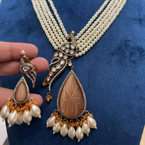 Boucles d'oreilles en plaqué or antique collier Polki de créateur pour les célébrations de mariage en laiton fait à la main pour les fiançailles - Product Image 1