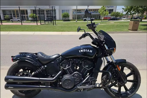 Motocicleta Indian Cruiser Scout Rogue Sixty Negra Metálica en Venta - Product Image 3