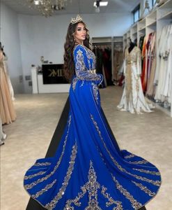 Robe Caftan Traditionnelle Algérienne Royale-Bleu pour Femme 2025 avec Broderies en Perles de Cristal, Dabka, Perles et Travail Zari en Pierres - Product Image 1
