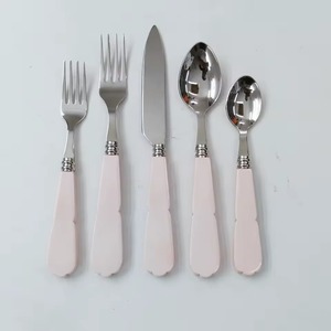 Juego de Cubiertos de Acero Inoxidable con Acabado Plateado y Mango Negro, para Uso Diario en el Hogar, Bodas y Cafeterías, Juego de 5 Piezas - Product Image 4