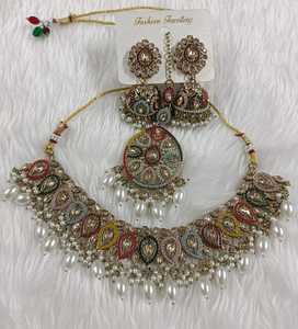Ensemble de bijoux élégant en laiton AD pour femmes Collier indien éblouissant Boucles d'oreilles Combo pour les mariages Fêtes Événements culturels-pour les cadeaux - Product Image 2