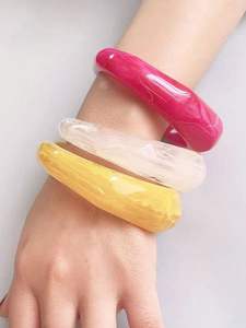 Bracelet en résine transparente écologique, moderne et élégant, fait à la main par MOHSIN HANDICRAFTS, motif ange, cadeau d'affaires - Product Image 4