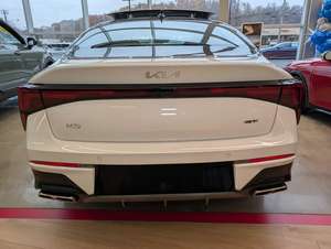 Kia K5 G-T FWD 2026, moteur turbo 2,5 L de 290 ch, boîte de vitesses DCT à 8 rapports, accélération de 0 à 60 mph en environ 5,4 s - Product Image 4