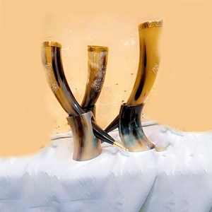 Corne à boire naturelle Viking de haute qualité avec support, en corne de buffle, sculptée à la main, pour cadeau d'affaires unique, accessoire pour boire de l'eau - Product Image 1