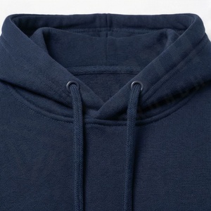 Hoodie surdimensionné élégant pour homme, design vintage délavé avec poche avant, confortable, personnalisable pour l'hiver. - Product Image 4