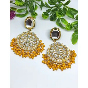 Grandes boucles d'oreilles Chandbali Meena Kundan plaquées or avec pendentif à pompon jaune, boucles d'oreilles Chandbali religieuses pour mariage, en alliage de zinc - Product Image 1