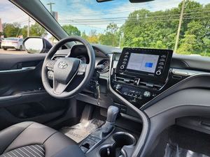 USAGÉ 2024 To-yo-ta Cam-ry SE AWD - Product Image 3