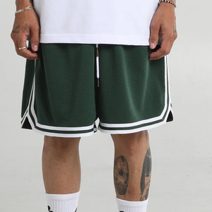 Ensemble de maillot et short de basketball personnalisé par sublimation, respirant, séchage rapide, durable, 100% polyester, antidérapant, léger - Product Image 5