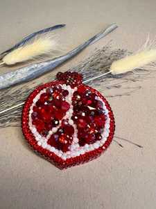 Broches perlées Broche de designer faite à la main. Accessoires de haute qualité. Broche design unique. Baby shower meilleur cadeau. - Product Image 5