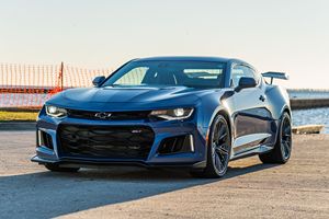 Camaro ZL1 Coupé 2021 Sin Reserva, Transmisión Manual de 6 Velocidades, Motor V8 Supercargado, Alerón de Fibra de Carbono - Product Image 2