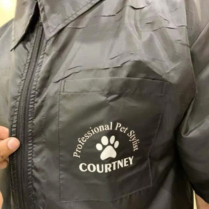 Ventes chaudes Blouse de barbier personnalisée en polyester/nylon Matériel de haute qualité Uniforme de salon Accessoires pour outils capillaires SUNSTAR IMPEX - Product Image 5