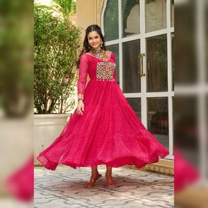 Último Diseño de Salwar Kameez Tradicional con Estampado Leheriya en Georgette Pesado con Trabajo de Espejo para Fiesta - Product Image 1