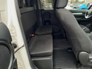 Toyota Hilux 2019 4x4 Todoterreno, Asientos de Cuero, Interior Oscuro, Combustible Gasolina, Camioneta Ejecutiva - Product Image 5