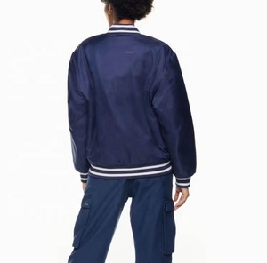 Chaquetas universitarias recortadas personalizadas de satén Chaqueta de fútbol Letterman de alta calidad para chaquetas de béisbol para mujer - Product Image 2