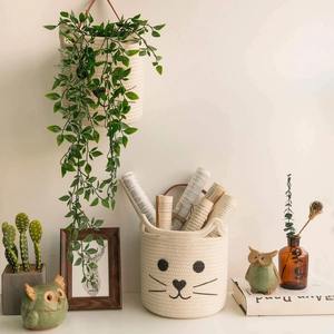 Cesta de Macramé Blanca con Diseño de Gato y Detalle de Cara Negra, Linda Cesta de Almacenamiento Hecha a Mano para Decoración de Sala de Estudio y Uso en Sala de Juegos, Procedente de la India - Product Image 4