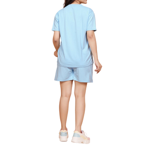 Combinaison classique t-shirt et short pour femme, parfait pour les sorties décontractées ou les journées détendues avec une coupe moderne et idéal pour les temps chauds - Product Image 2