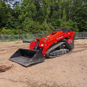 รถตักล้อยาง Kubota SCL1000 ราคาประหยัดสำหรับขาย เครื่องจักรขนาดกะทัดรัดที่เชื่อถือได้ เหมาะสำหรับงานหลากหลายประเภท - Product Image 1