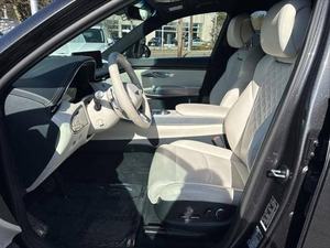 Genesis Electrified GV70 Advanced Turbo AWD 2023 d'occasion, berline légère en cuir - Product Image 5