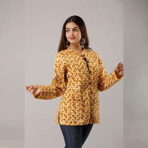 Chaqueta de ropa regional acolchada de algodón amarillo - Product Image 1