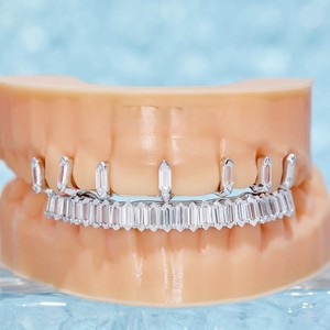 Luxe 10k Solid Gold Dents Grill 2023 À La Mode Diamant et Poussière Moissanite Personnalisé Grillz Fine Piercing Bijoux pour Hommes Femmes - Product Image 3