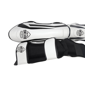 Protège-tibias professionnels de haute qualité personnalisables Kick Boxing Véritable PVC PU Logo personnalisé Conception de protège-tibias Arts martiaux Boxe - Product Image 3