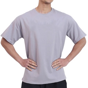 เสื้อผ้าผู้ชาย OEM แบบสั่งทำพิเศษ ทรงหลวม คอปกเรียบ ทรงปกติ สปอร์ต วิ่งได้ ผลิตจากผ้าฝ้าย 100% น้ำหนักเบา 180 กรัม เป็นมิตรต่อสิ่งแวดล้อม - Product Image 3