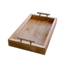 Nouveau plateau de service en bois avec logo personnalisé en gros tendance fait à la main avec surface polie naturelle et poignées en métal solides - Product Image 4