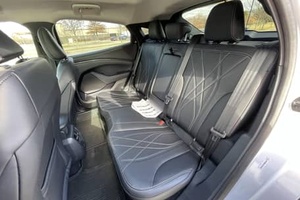 รถเอสยูวี ฟอร์ด มัสแตง แมค-อี เอเอชดี ปี 2021 ขับเคลื่อนสี่ล้อ แบตเตอรี่ลิเธียม ยาง R18 เบาะหนัง มอเตอร์ขับเคลื่อนคู่ กล้องมองหลัง หลังคาซันรูฟแบบพาโนรามา - Product Image 3