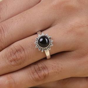 แหวนพลอยเงินสเตอร์ลิง925เยี่ยมสำหรับผู้หญิงขอบพลอยนิลทรงหลังเบี้ยขนาด7มม. การตั้งค่าขอบแบบวินเทจหรูหราสไตล์คลาสสิกสำหรับปาร์ตี้ - Product Image 3