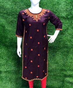 Collection d'été à base régulière Kurti à coupe longue avec un beau travail de broderie Prix le plus bas Vêtement ethnique indien Alphanumero - Product Image 5