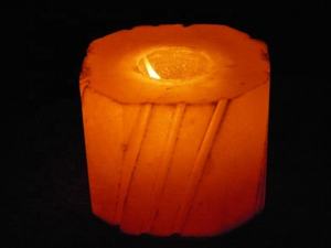 Candelabro rosa de cristal de sal pulido con forma de dos corazones hecho a mano, decoración del hogar con temática ligera, artesanías de piedra artesanales - Product Image 4