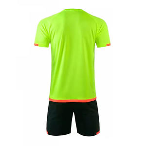 Camiseta de fútbol con kits de fútbol perfecta para entrenar partidos y fanáticos que aman el estilo de vida del fútbol - Product Image 4