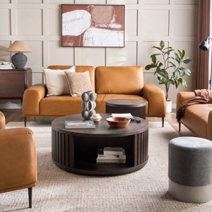 Table cylindrique ronde élégante en or conçue pour les chambres à coucher et les coins décoratifs avec un attrait intemporel - Product Image 2