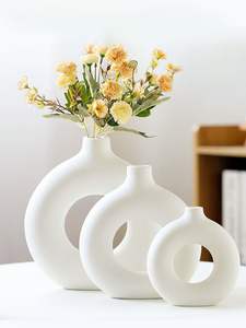 Jarrón de mesa hecho a mano con cuerno blanco de estilo europeo, diseño creativo de líneas huecas para el hogar, flor de casa de huéspedes - Product Image 4