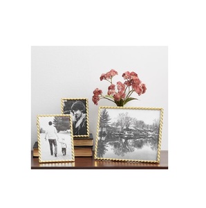 Cadre photo en verre métallique fait à la main, artisanat artistique exquis pour une décoration haut de gamme pour la maison et le bureau - Product Image 2