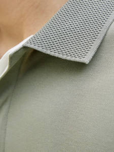 T-shirt à la mode pour hommes Fournisseur de mode Vêtements streetwear personnalisés pour salon Tenue quotidienne décontractée et livraison en gros - Product Image 4