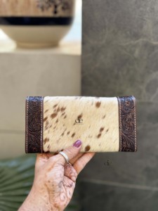 Nouveauté Portefeuille à rabat sculpté à la main Étui pour téléphone élégant en cuir de vachette Portefeuille multi-usages en cuir occidental Portefeuilles pour femmes - Product Image 4