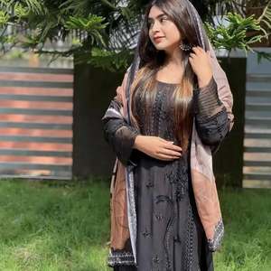 Traje Salwar de Algodón y Rayón Pesado de Diseño Indio-Pakistaní, Último Modelo Exclusivo en Color Granate con Bordado, para Bodas y Fiestas - Product Image 1