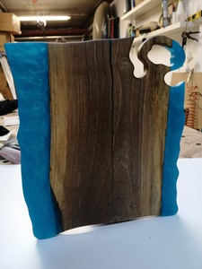 Tabla de cortar y servir de resina natural de acacia y Océano Azul Tabla de cortar de resina de madera hecha a mano de primera calidad a bajo precio - Product Image 4