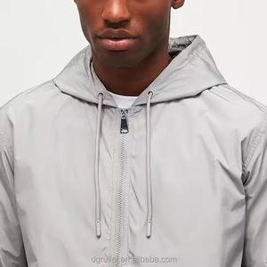 Chaqueta cortavientos deportiva ligera unisex personalizada para hombre Softshell con capucha impermeable para la temporada de primavera personalizada para OEM - Product Image 5