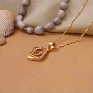 Collier pendentif tendance pour femme, plaqué or, forme diamant, bijoux fantaisie, chaîne en titane, zircon, perle, idéal pour un cadeau - Product Image 4