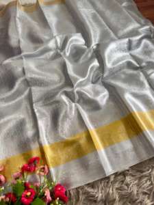 Sari de Seda Banarasi para Mujer con Bordado de Plata Suave en Toda la Prenda y Borde de Zari Dorado en Stock - Product Image 2