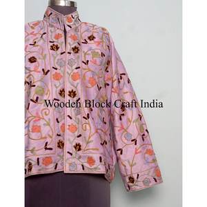 Veste en velours brodée Suzani à l'aspect étonnant, veste d'hiver, manteau pour femmes, veste courte Suzani pour femmes - Product Image 2