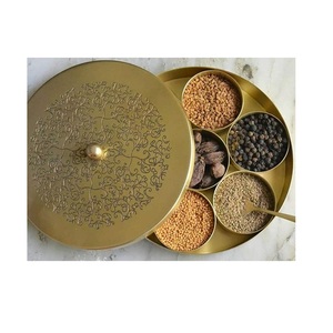 Contenedor de especias Masala Box de latón moderno con siete compartimentos Caja Utlility de especias de latón para cocina de Jamsons Exports - Product Image 4