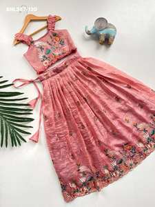 Lehenga Choli pour enfants en or attrayant avec broderie, fournisseur de Surat, achats en ligne en Inde, vente en gros, approvisionnement en usine - Product Image 2