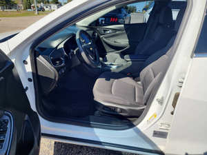 Usado 2021 C * hevrolet Malibu LT - Product Image 3