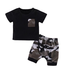Ensemble d'été décontracté pour garçon 100% T-shirts et shorts en coton doux et frais motif floral compact peigné - Product Image 1