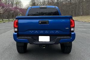 Toyota Tacoma TRD Off-Road Double Cab 4x4 usada del 2018 - Product Image 2